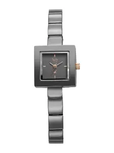 Fastrack Women Dial & Bracelet Style Straps Analogue Watch FV60061KM01W