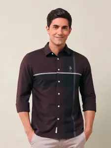 U.S. Polo Assn. Men Classic Slim Fit Spread Collar Colourblocked Cotton Casual Shirt