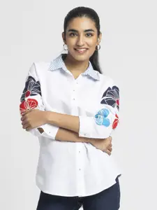 SHAYE Women Smart Relaxed Fit Spread Collar Floral Printed Casual Shirt