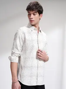 HIGHLANDER Men Chinelle Yarn Textured Checked Casual Shirt