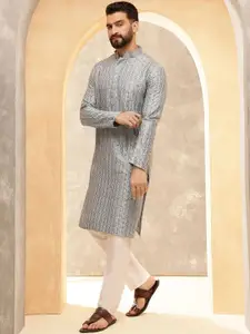 SOJANYA Men Embroidered Thread Work Kurta