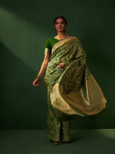 DEVATITHI Woven Design Zari Silk Blend Banarasi Saree