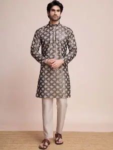 SHUBHVASTRA Men Printed Sequinned Kurta
