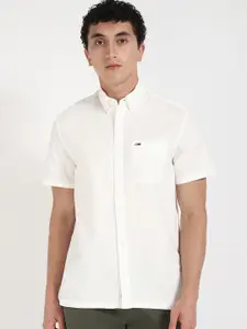 Tommy Hilfiger Men Relaxed Fit Button-Down Collar Textured Cotton Casual Shirt