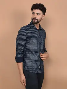 Crimsoune Club Men Premium Slim Fit Spread Collar Geometric Printed Cotton Casual Shirt