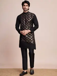 SHUBHVASTRA Men Sequinned Mandarin Collar Kurta