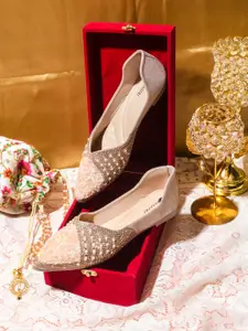 DIVASTRI Women Embellished Ethnic Mojaris Flats