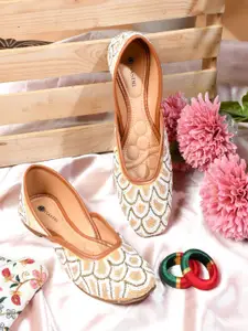 DIVASTRI Women Ethnic - Embellished Mojaris