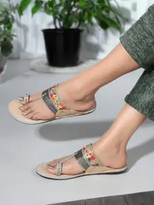 Ladies Hub Women Embellished One-Toe Kolhapuri Flats