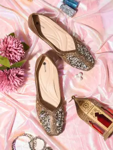 DIVASTRI Women Embellished Ethnic Mojaris