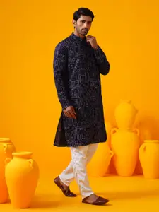 SOJANYA Men Floral Embroidered Regular Kantha Work Kurta with Pyjamas