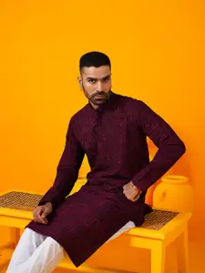 SOJANYA Men Floral Embroidered Regular Kantha Work Kurta with Pyjamas