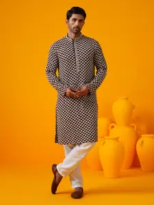 SOJANYA Men Embroidered Regular Thread Work Kurta with Pyjamas