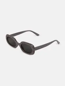 HAUTE SAUCE by  Campus Sutra HAUTE SAUCE by Campus Sutra Women The Zany Retro Rectangular Sunglass Onyx Black
