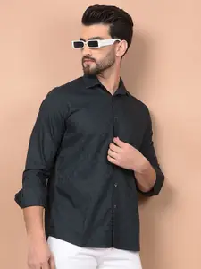 Crimsoune Club Men Classic Slim Fit Cutaway Collar Textured Cotton Casual Shirt