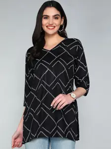 Tviksha Fashion Geometric Printed V-Neck Kurti