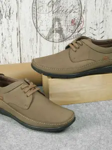 Metro Men Perforations Leather Derbys