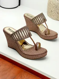 madam glorious Women Embellished Ethnic Wedge Sandals