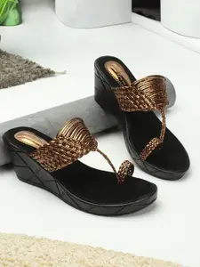madam glorious Women Embellished Ethnic Wedge Sandals