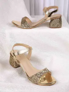 WALKWAY by Metro Fashion