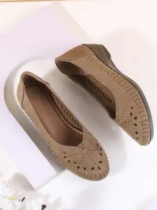 Metro Women Ballerinas with Laser Cuts Flats