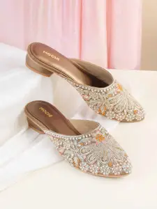 Mochi Women Mojaris Flats