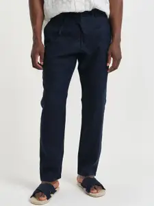 GANT Men Relaxed Fit Linen Drawstring Mid Rise Trousers