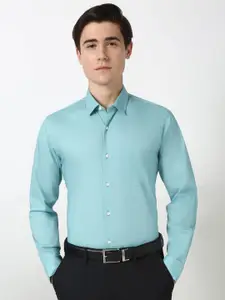 Peter England Men Slim Fit Spread Collar Solid Cotton Formal Shirt