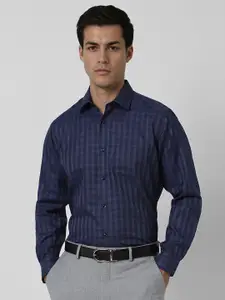 Van Heusen Men Spread Collar Checked Cotton Casual Shirt