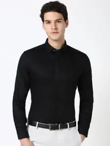 Peter England Elite Men Slim Fit Spread Collar Solid Cotton Formal Shirt