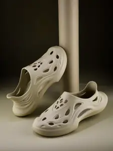 Campus Men Self Design Clogs
