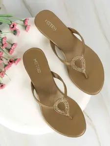 Metro Women Printed Wedge