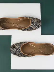 Metro Women Ethnic - Embellished Mojaris