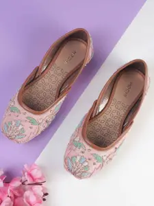Mochi Women Textured Ballerinas with Bows Flats