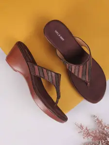 WALKWAY by Metro Striped Platform with