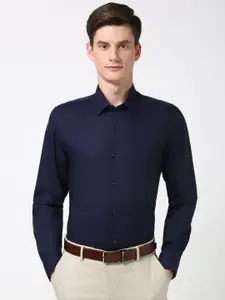 Peter England Men Slim Fit Spread Collar Solid Cotton Formal Shirt