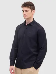 Snitch Men Smart Slim Fit Spread Collar Solid Casual Shirt