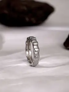 GIVA 925 Silver Rhodium-Plated Midnight Rider Finger Ring