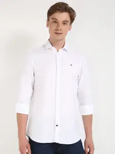 Tommy Hilfiger Men Slim Fit Spread Collar Solid Cotton Casual Shirt