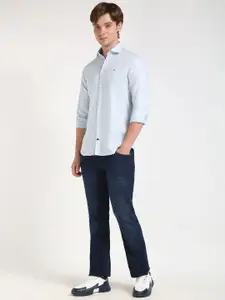 Tommy Hilfiger Men Slim Fit Spread Collar Solid Cotton Casual Shirt