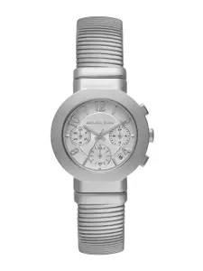 Michael Kors Women Dial & Stainless Steel Straps Analogue Watch MK7526