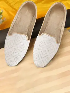 BAESD Men Textured Lightweight Mojaris