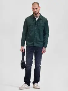 Snitch Men Relaxed Fit Spread Collar Solid Casual Shirt