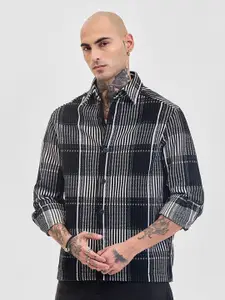 Snitch Men Relaxed Fit Spread Collar Vertical Striped Casual Shirt