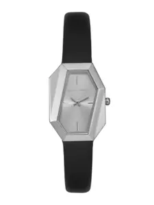 Michael Kors Women Dial & Leather Straps Analogue Watch MK4881