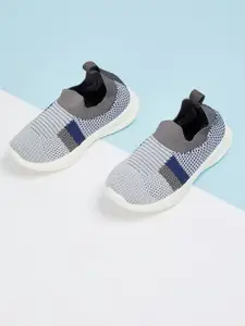 max Boys Running Shoes