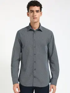 Tommy Hilfiger Men Spread Collar Micro Ditsy Printed Cotton Casual Shirt