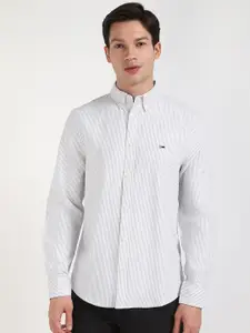 Tommy Hilfiger Men Slim Fit Button-Down Collar Vertical Striped Cotton Casual Shirt