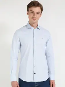 Tommy Hilfiger Men Slim Fit Spread Collar Micro Checked Cotton Casual Shirt