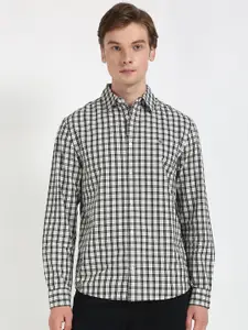 Tommy Hilfiger Men Spread Collar Micro Checked Cotton Casual Shirt
